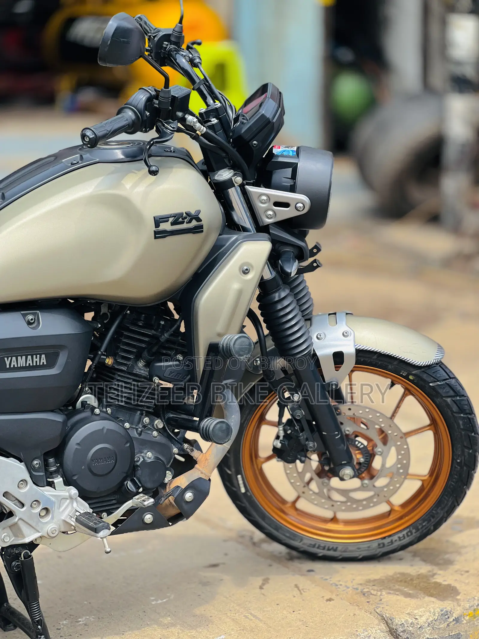 Yamaha FZ-X 2025 Gold
