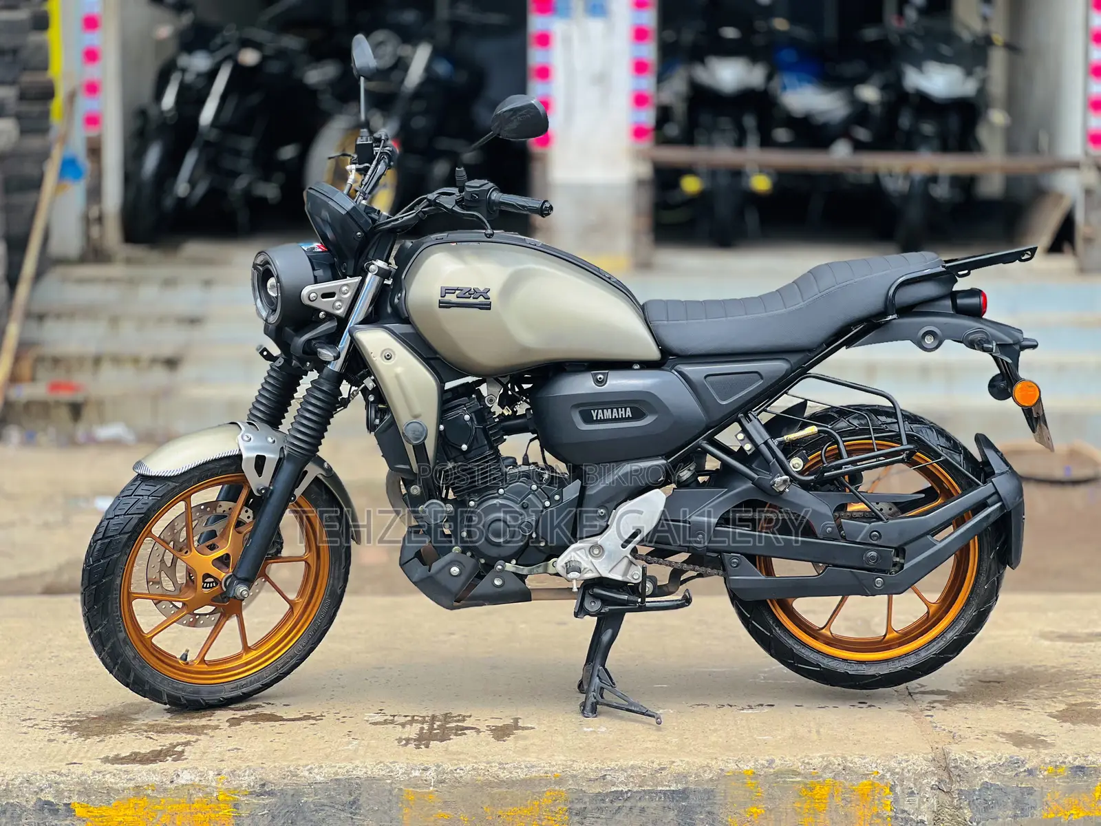 Yamaha FZ-X 2025 Gold
