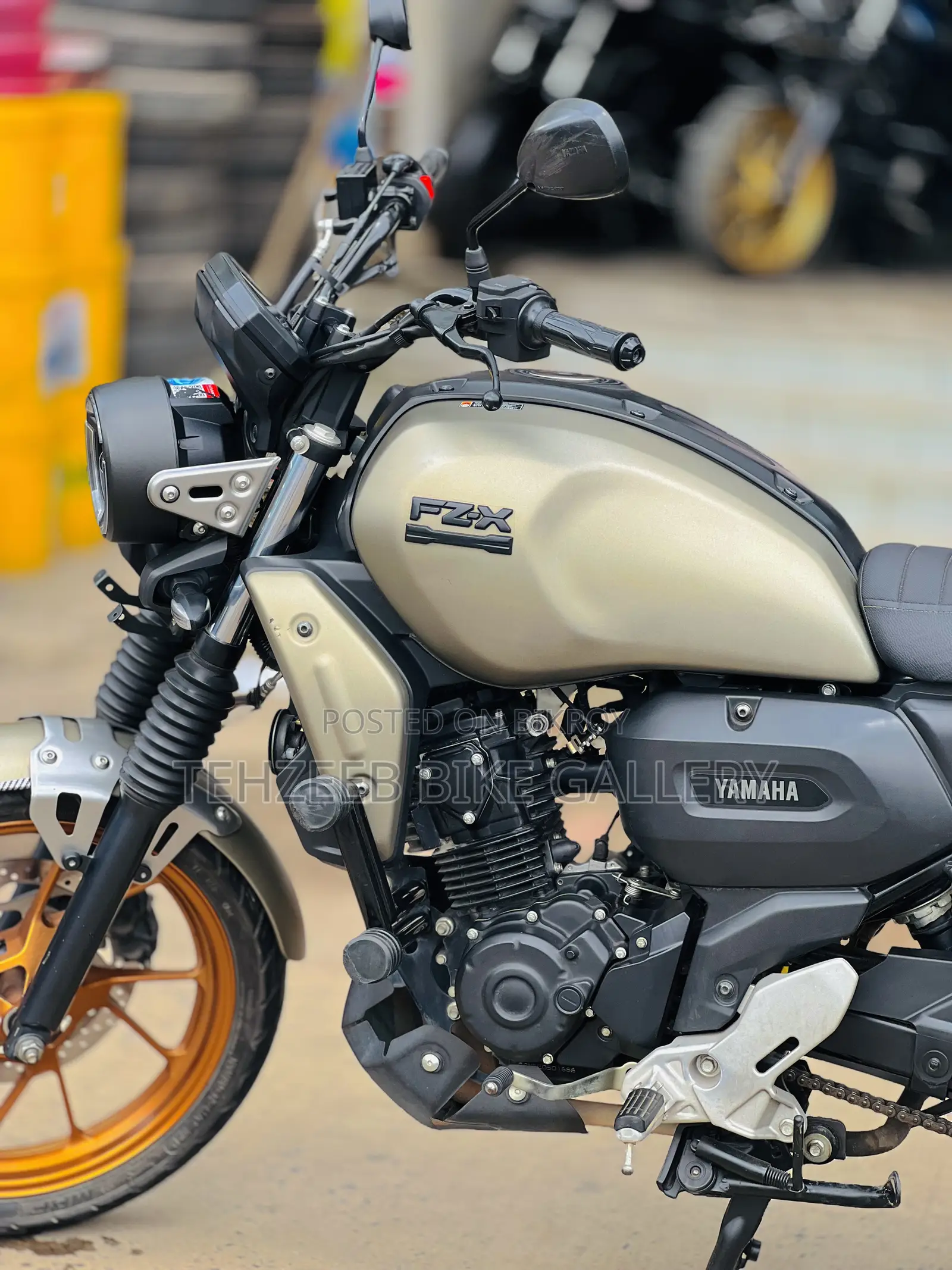 Yamaha FZ-X 2025 Gold
