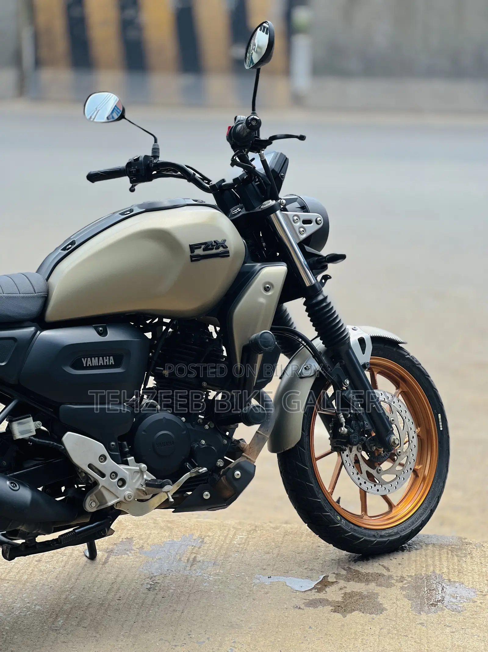 Yamaha FZ-X 2025 Gold