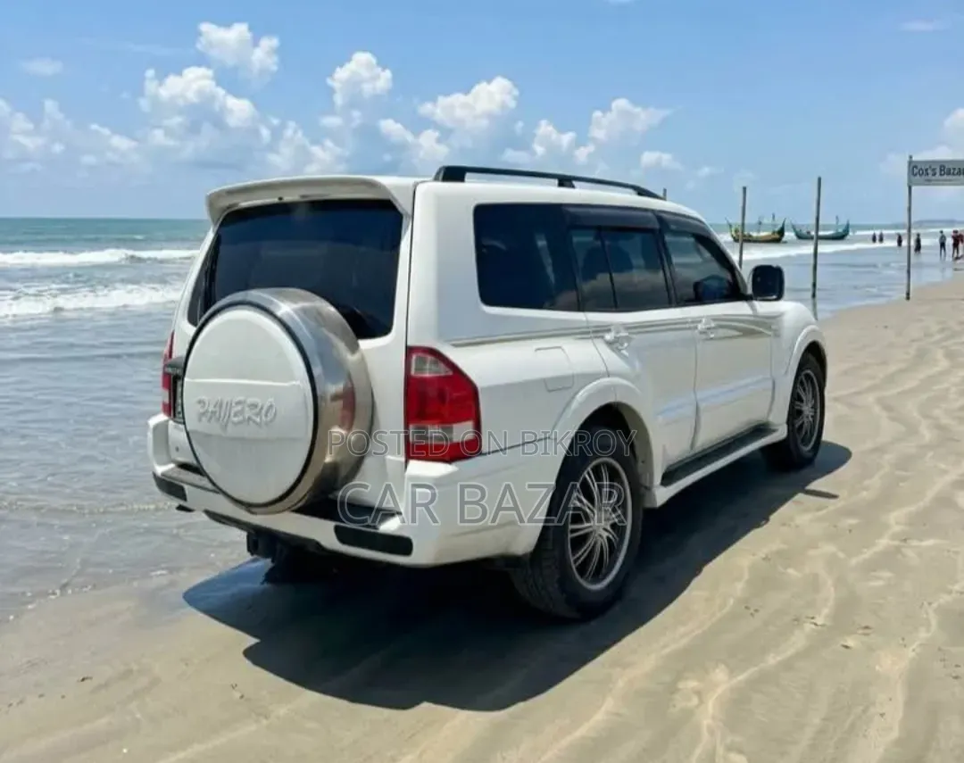 Mitsubishi Pajero Pininfarina 2004 White