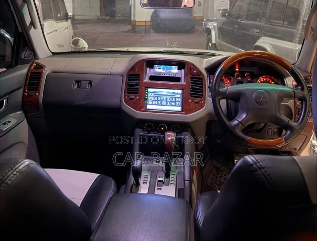Mitsubishi Pajero Pininfarina 2004 White