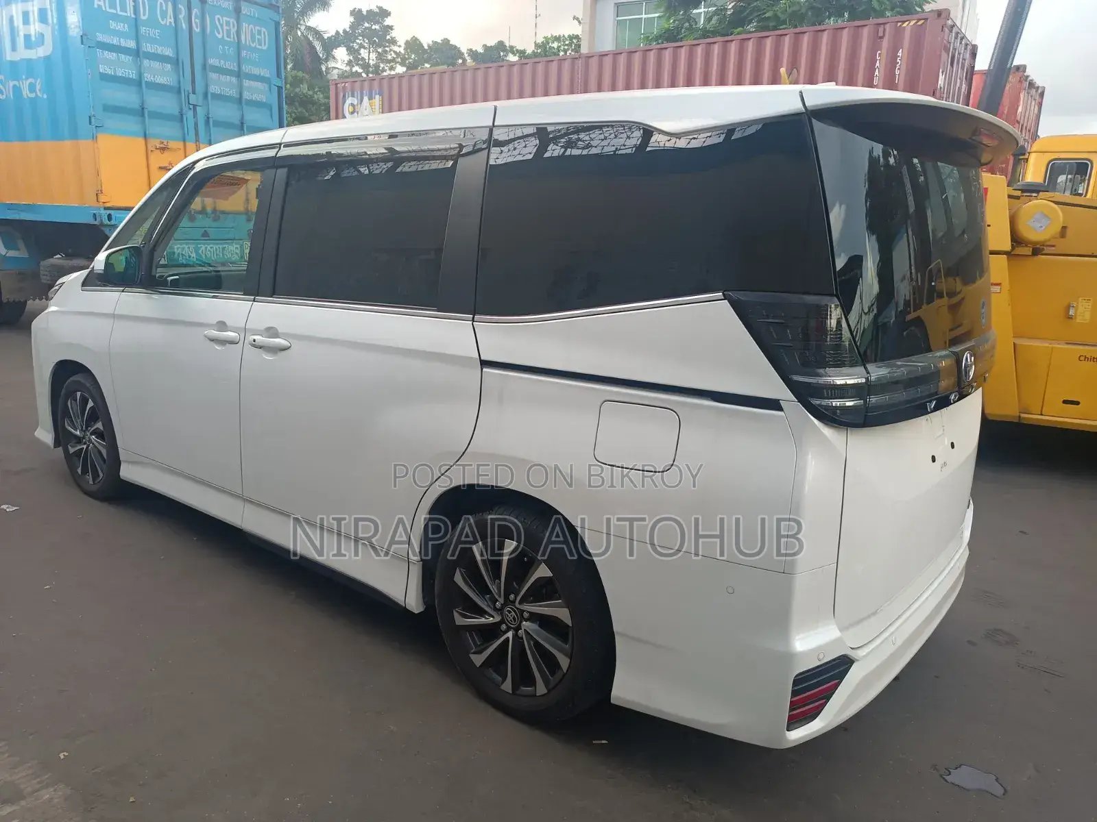 Toyota Voxy 2023 Pearl