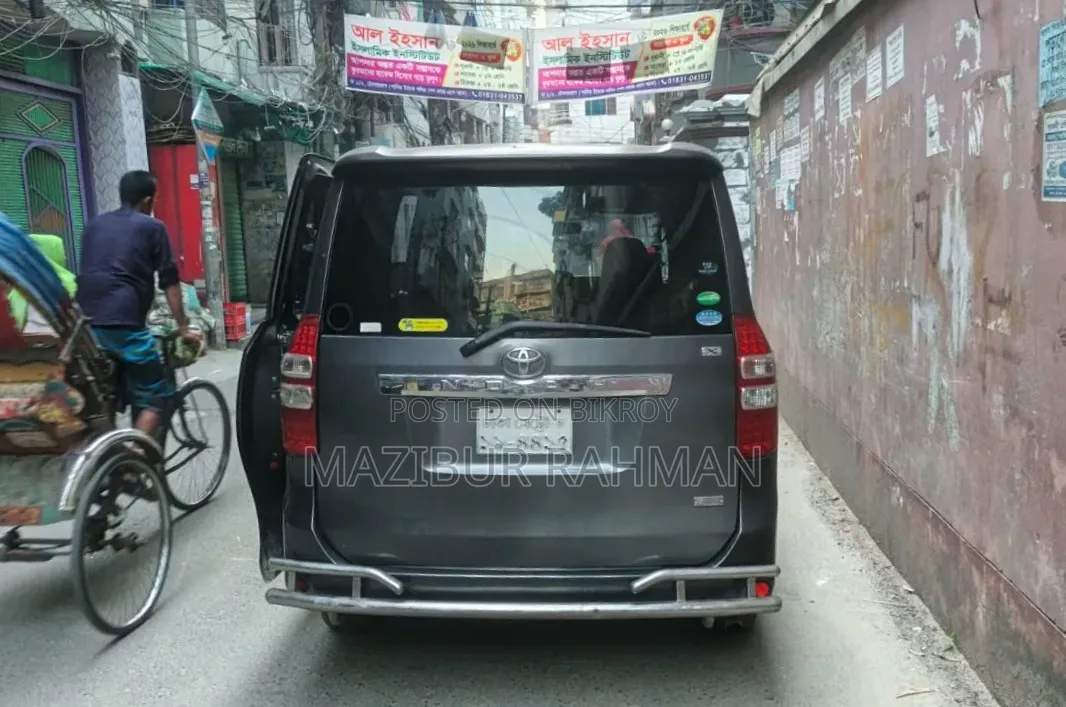 Toyota Noah 2013 Gray
