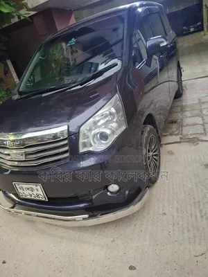 Toyota Noah 2013 Gray