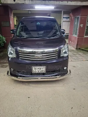 Toyota Noah 2013 Gray