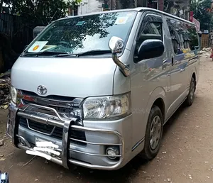 টয়োটা হায়েস ২০১৮ সিলভার