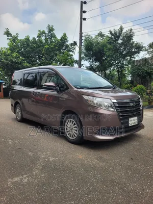 Toyota Noah 1.8 FWD Hybrid (7 Seater) 2014 Brown
