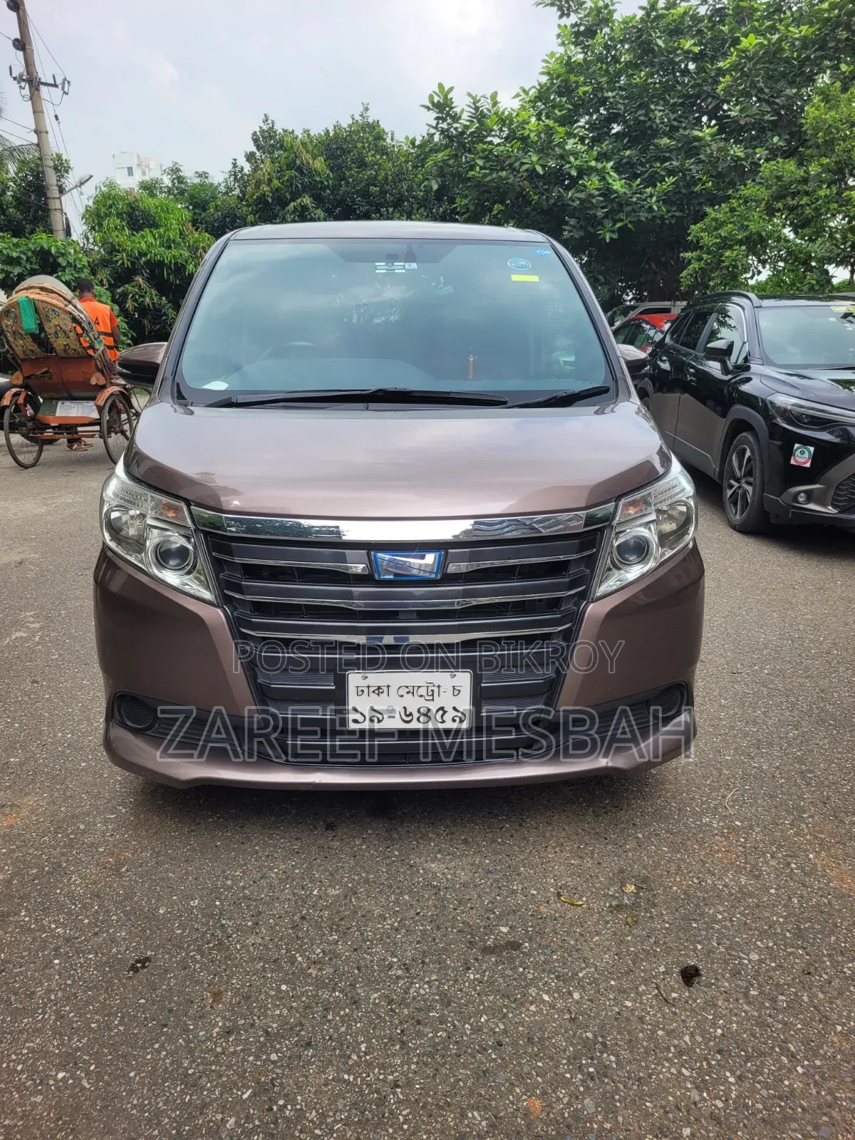 Toyota Noah 1.8 FWD Hybrid (7 Seater) 2014 Brown