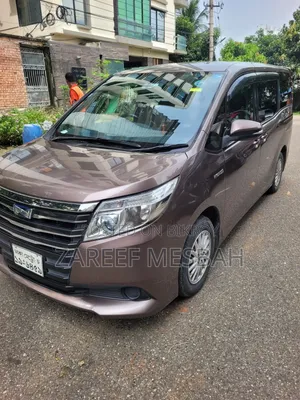 Toyota Noah 1.8 FWD Hybrid (7 Seater) 2014 Brown