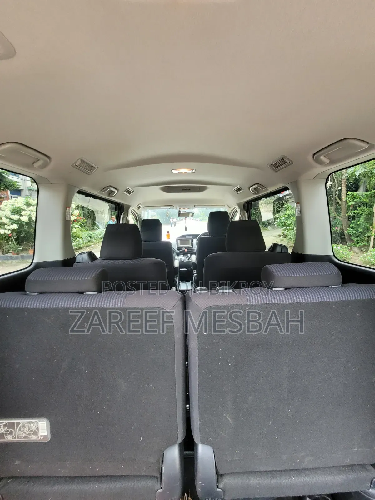 Toyota Noah 1.8 FWD Hybrid (7 Seater) 2014 Brown