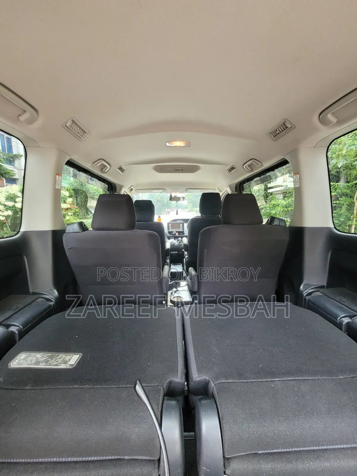 Toyota Noah 1.8 FWD Hybrid (7 Seater) 2014 Brown