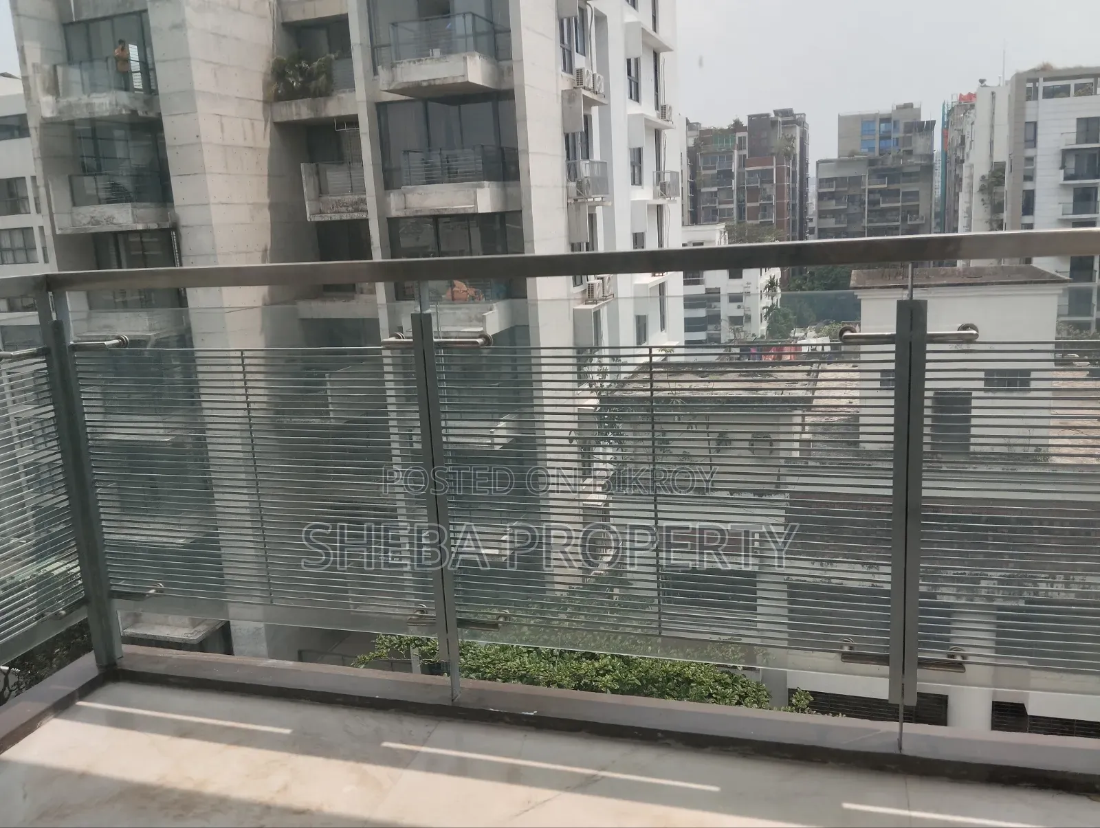 বারিধারায় ভাড়ার জন্য ফার্নিশড ৪-বেডরুম অ্যাপার্টমেন্ট