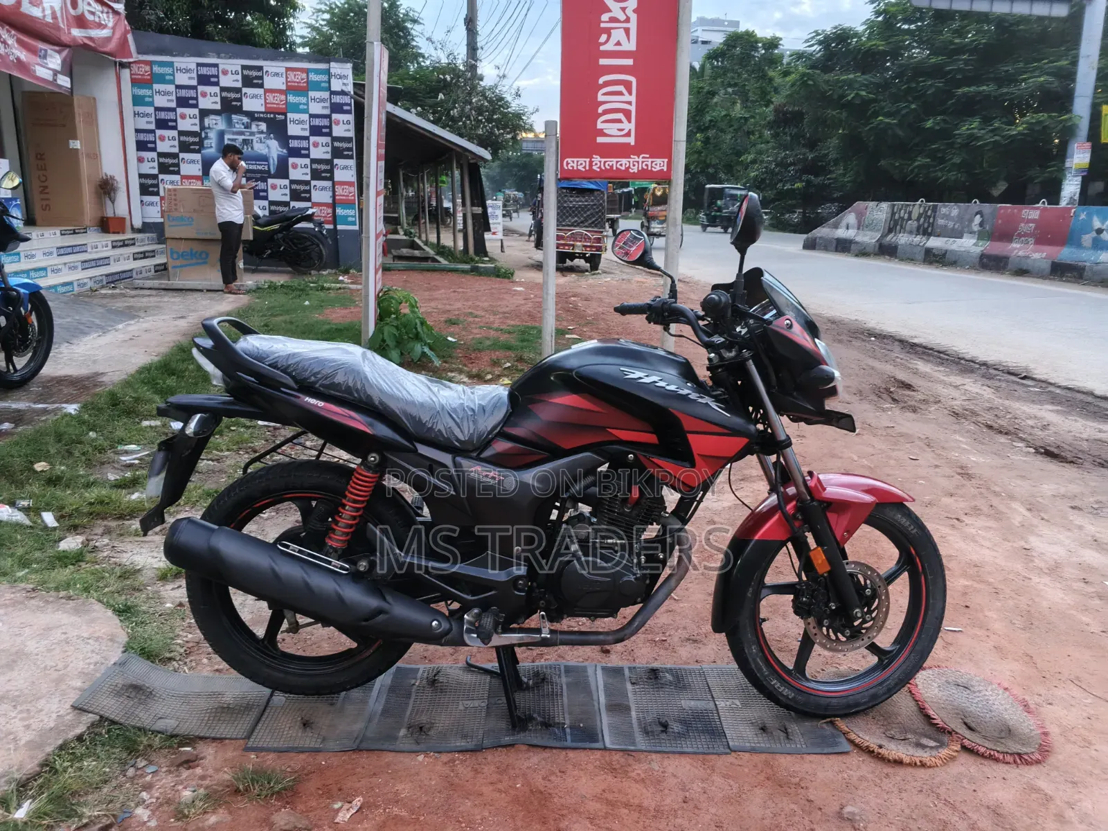 Hero Hunk 2023 Black