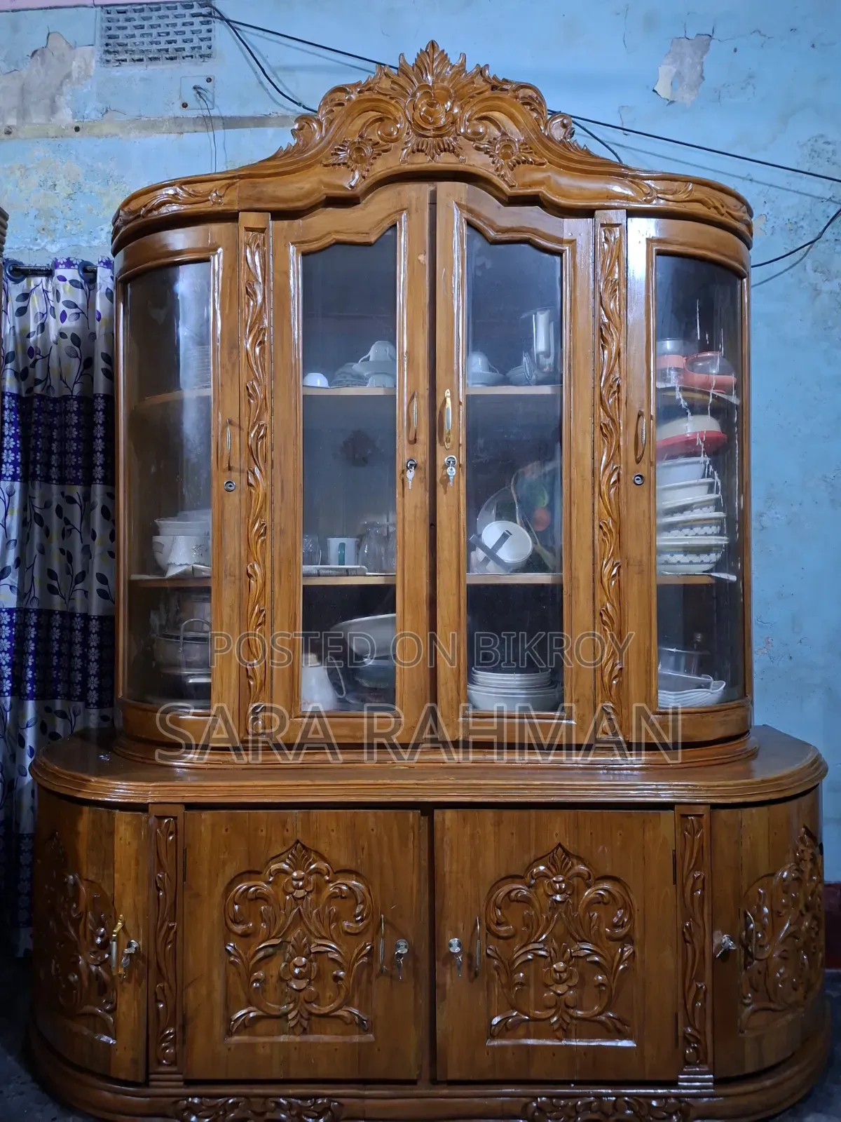 সেগুন কাঠের বড় শোকেস বিক্রয় হবে