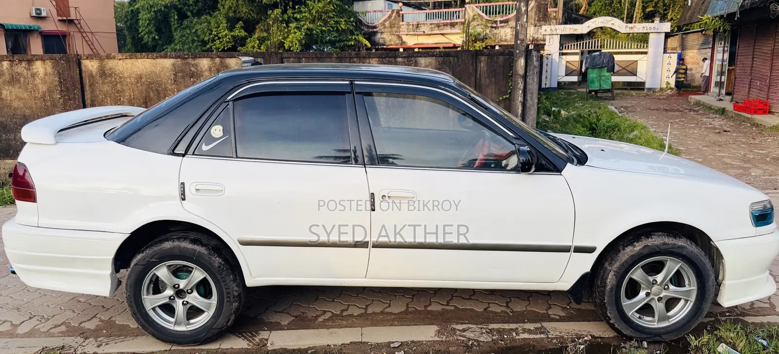 Toyota Corolla 1997 White