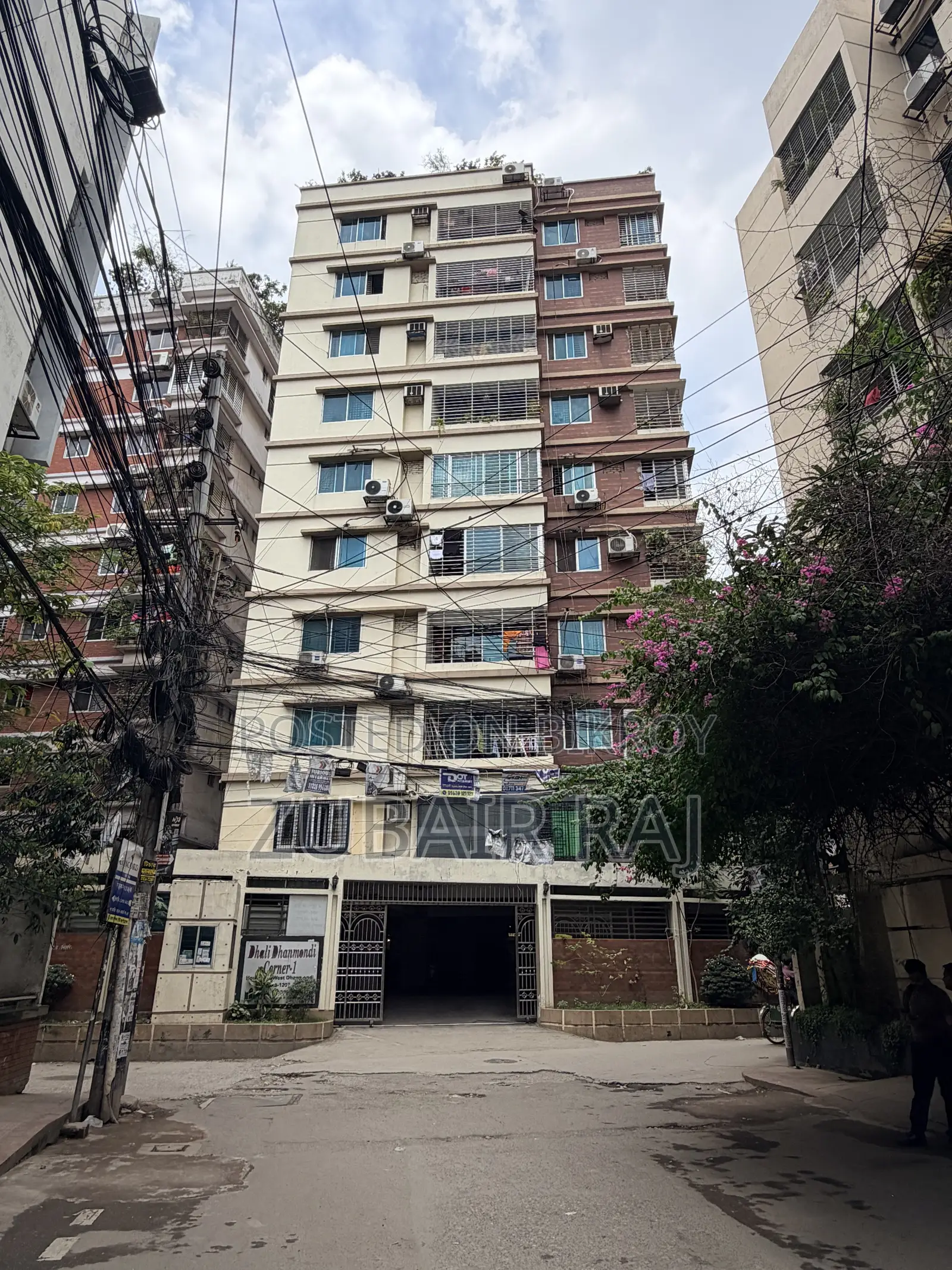 Furnished 4bdrm Apartment in Dhanmondi Corner 1 for Sale