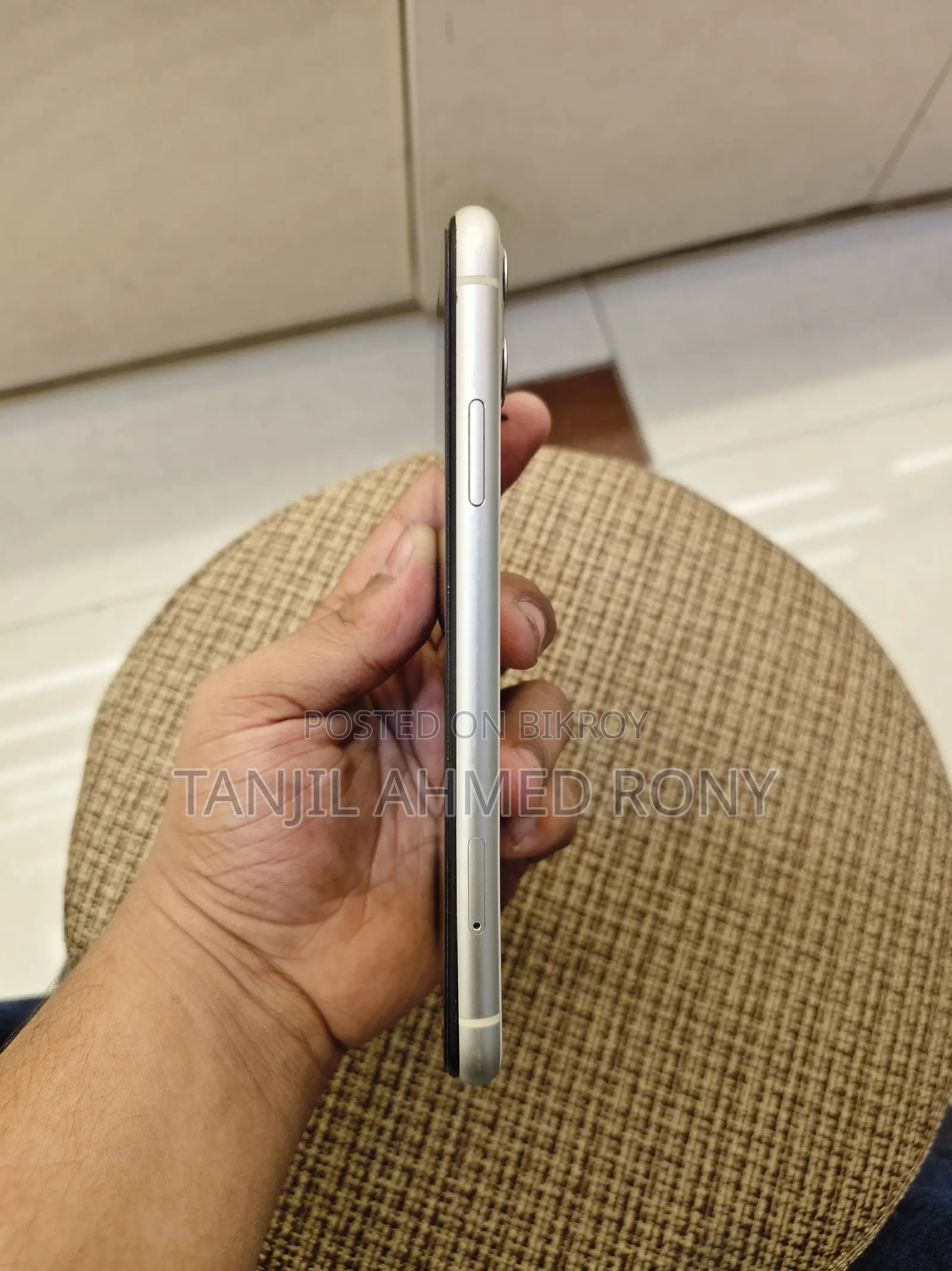 অ্যাপল আইফোন ১১ ৬৪ জিবি সাদা