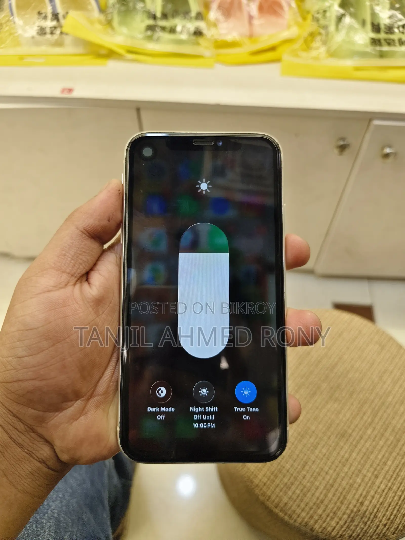 অ্যাপল আইফোন ১১ ৬৪ জিবি সাদা