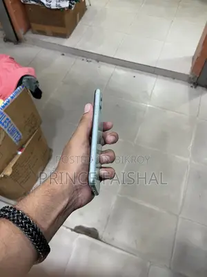 New Apple iPhone 11 128 GB Green