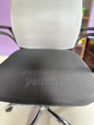 অফিস/কম্পিউটার চেয়ার বিক্রি হবে একদম নতুনের মতো