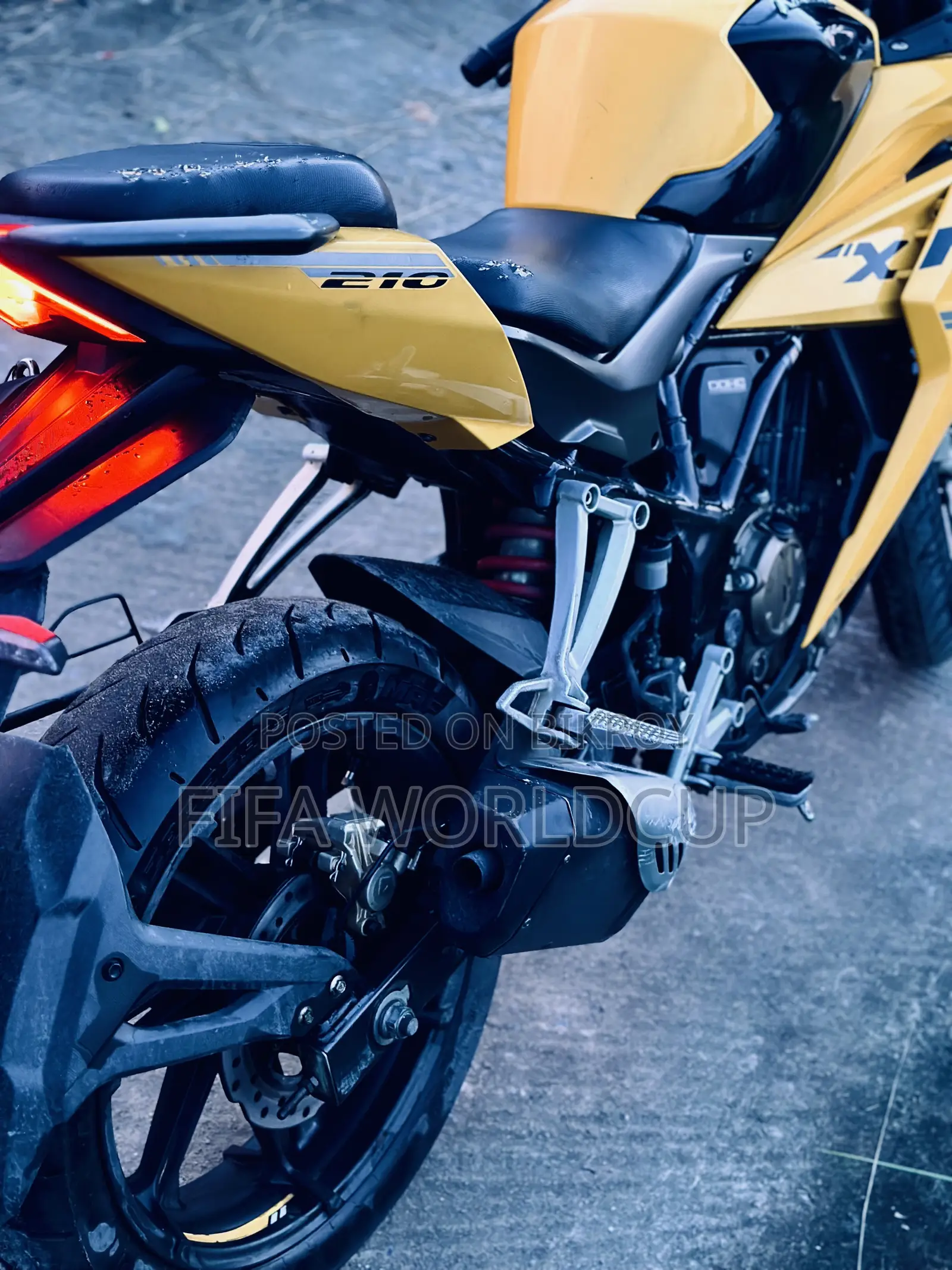 Hero Karizma XMR 210 2024 Yellow