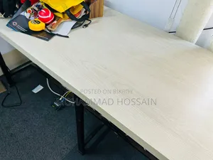 অফিস বা ওয়ার্কস্টেশনের জন্য দুটি সেকেন্ড হ্যান্ড টেবিল বিক্রি হবে!