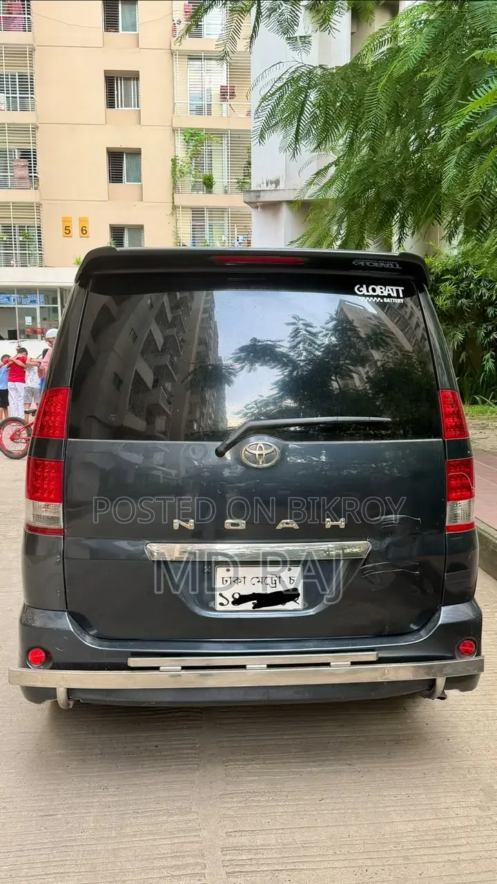 Toyota Noah 2004 Black