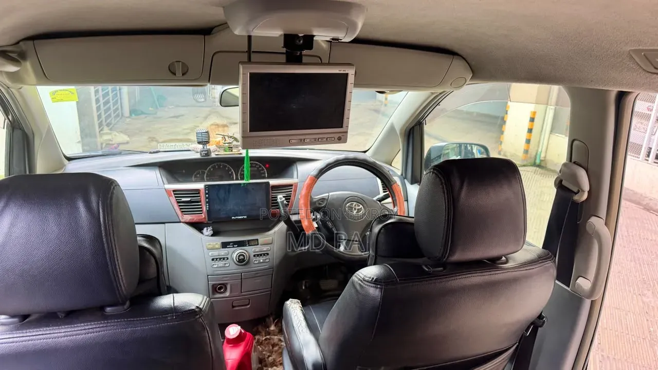 Toyota Noah 2004 Black