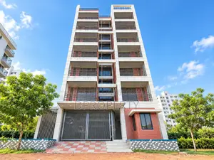 বসুন্ধরায় ১৮ বেডরুমের বাড়ি বিক্রয়ের জন্য