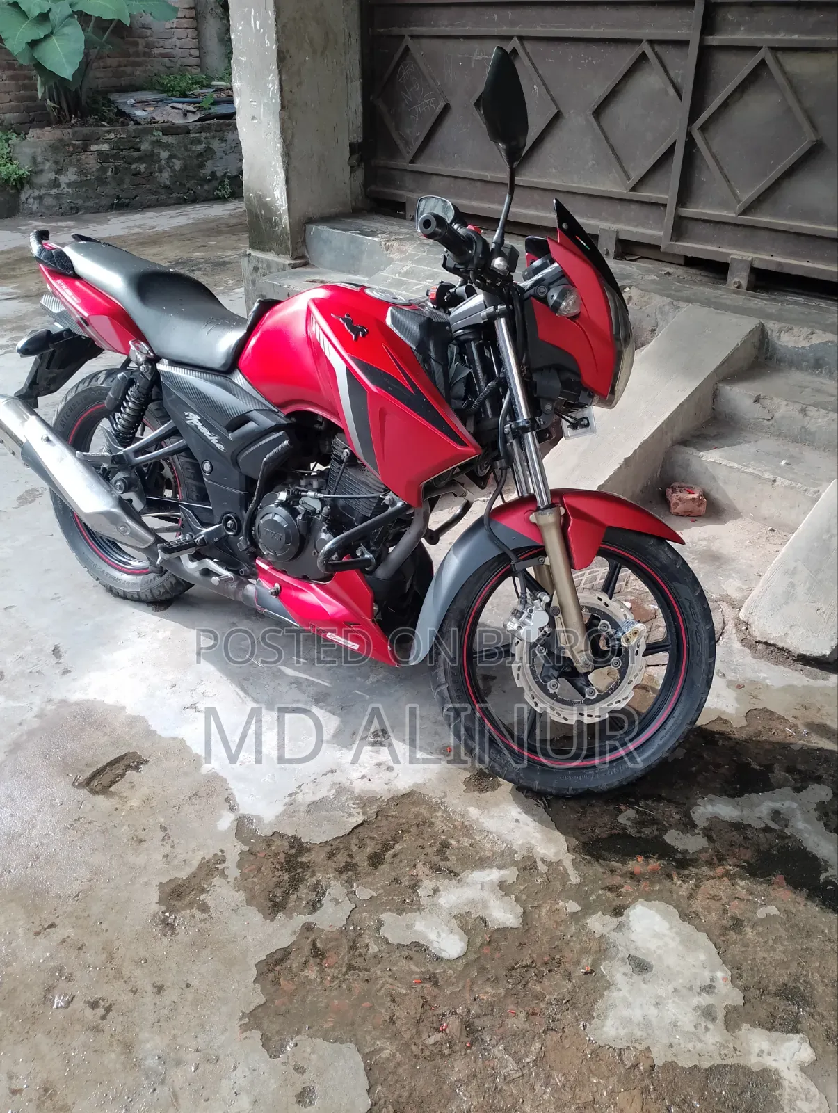 TVS Apache RTR 160 2V 2023 Red