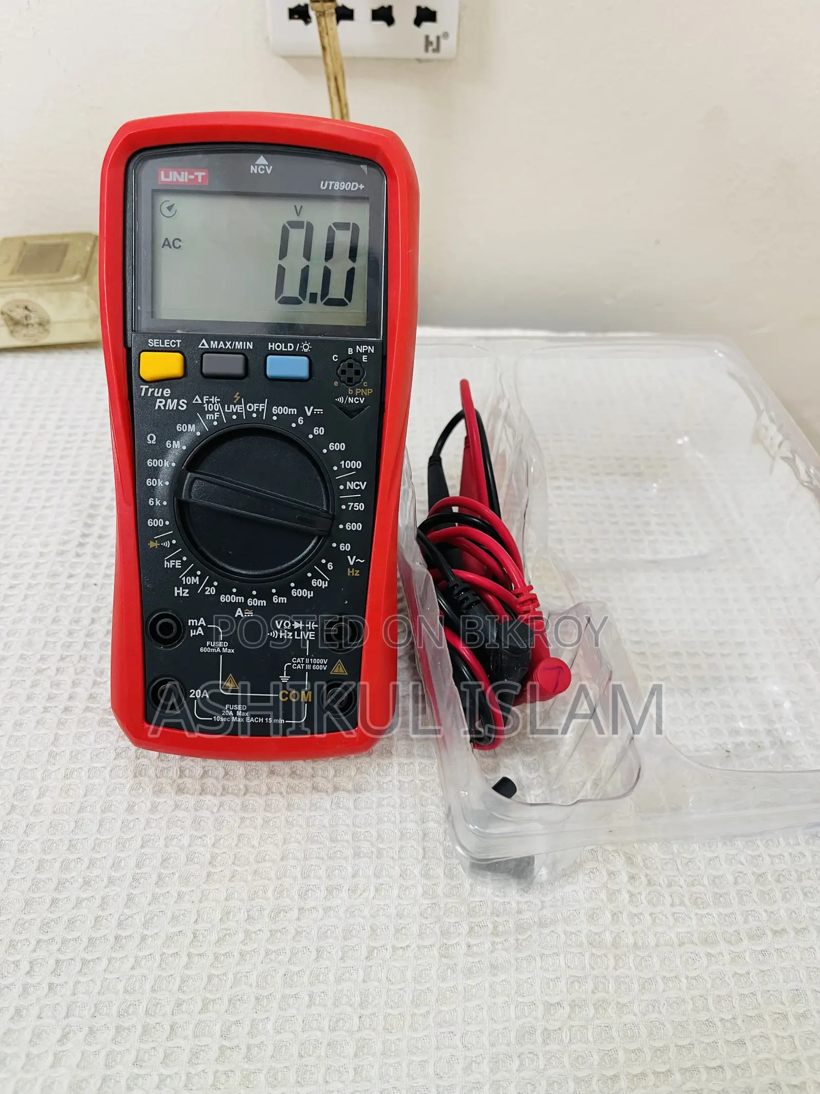 UNI-T UT890D+ Digital Multimeter (Like New)