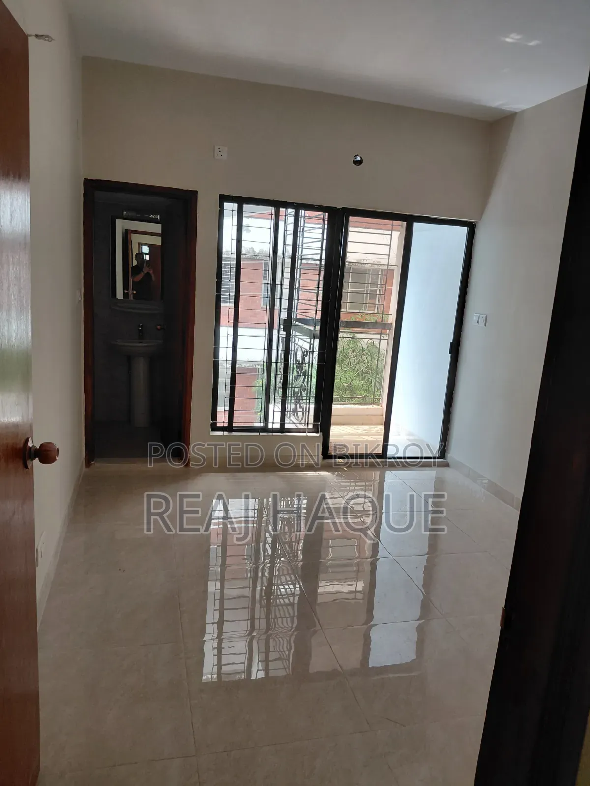 3bdrm Apartment in Dhaka, Dhanmondi for Sale