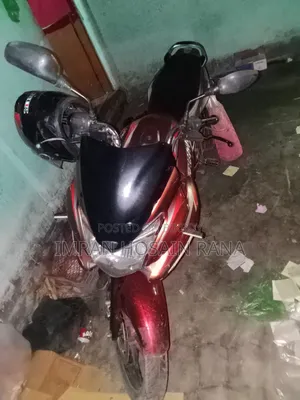 বাজাজ ডিসকভার ১৫০এফ ২০১৬ রেড