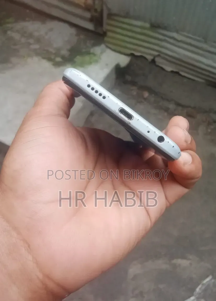 Tecno Spark 8C 64 GB White