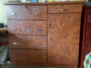 একটি ব্যবহৃত বোর্ডের ওয়ার্ডড্রপ বিক্রি করা হবে ভালো অবস্থা
