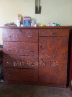 একটি ব্যবহৃত বোর্ডের ওয়ার্ডড্রপ বিক্রি করা হবে ভালো অবস্থা