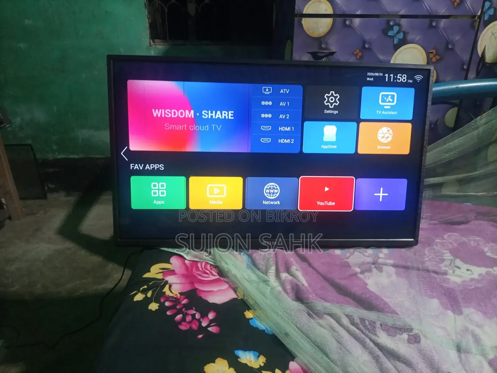 ৩২ ইঞ্চি স্মার্ট টিভি দাগ আছে