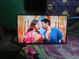 ৩২ ইঞ্চি স্মার্ট টিভি দাগ আছে