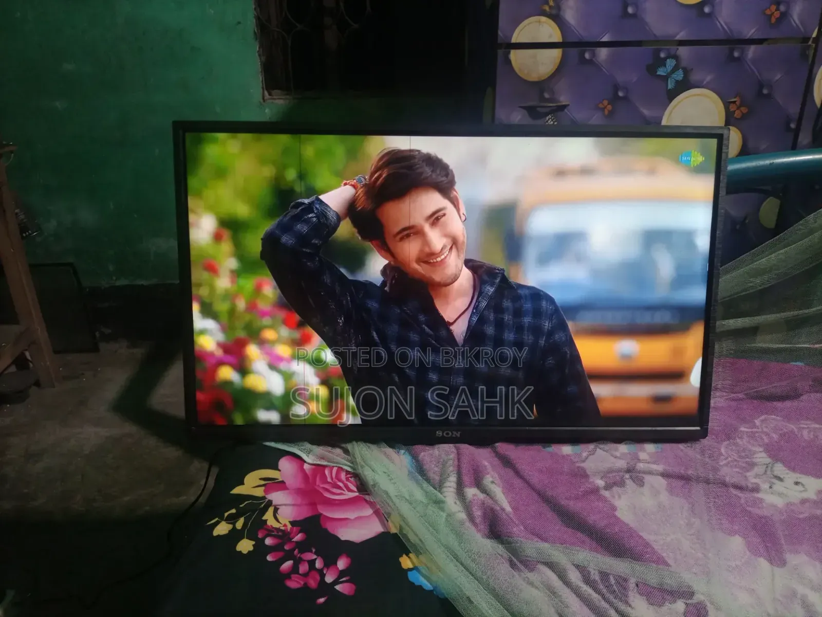 ৩২ ইঞ্চি স্মার্ট টিভি দাগ আছে