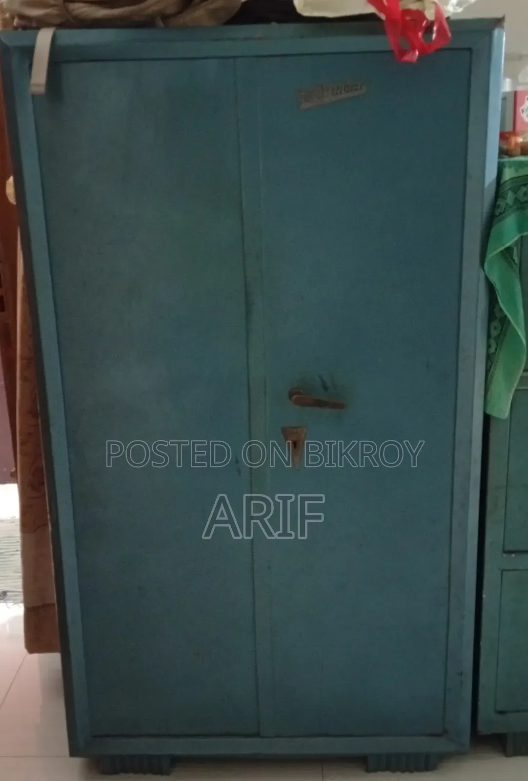 স্টিলের আলমিরা