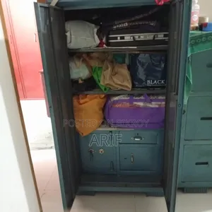 স্টিলের আলমিরা