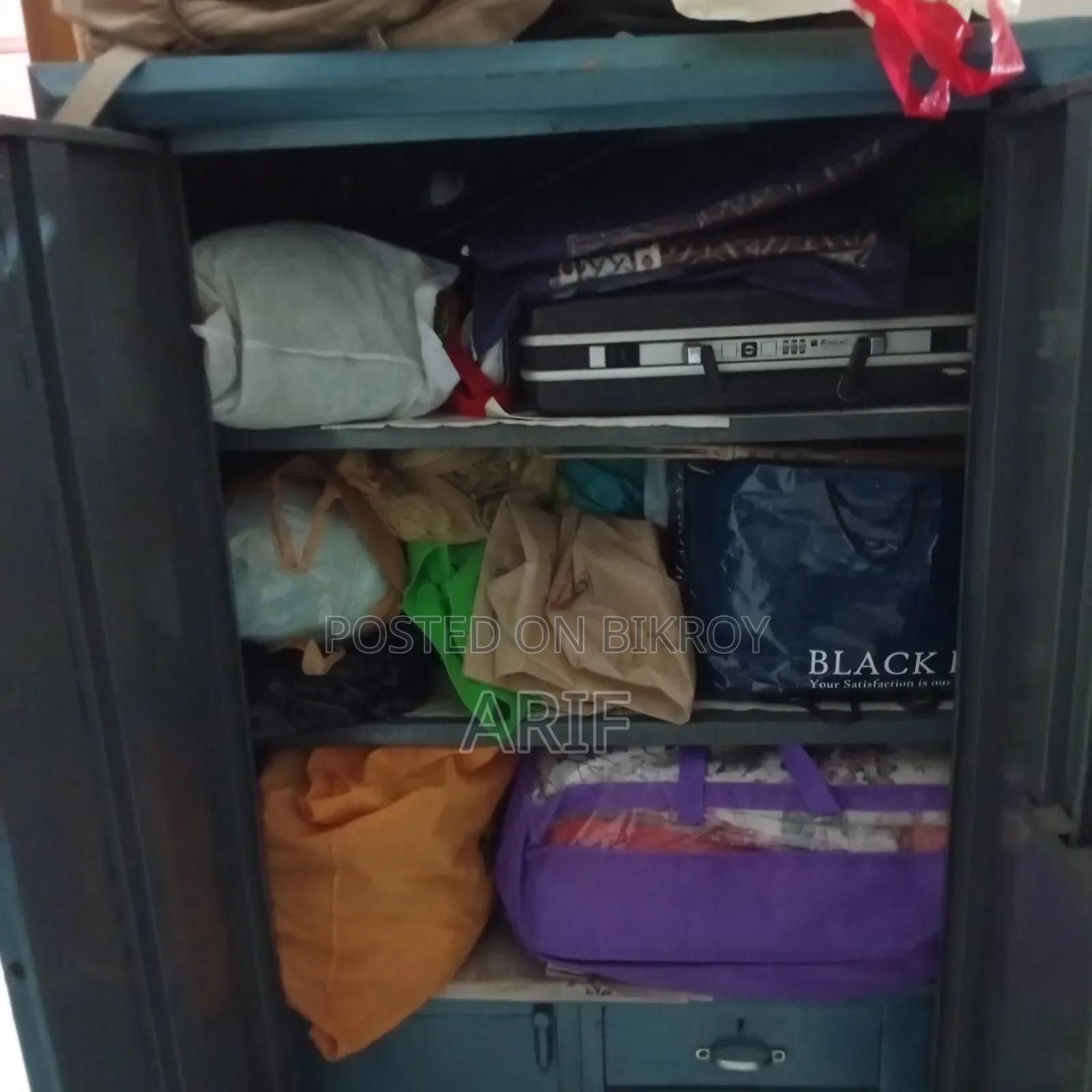 স্টিলের আলমিরা