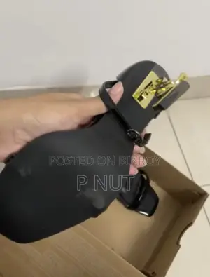 ওয়াইএসএল ব্র্যান্ড নিউ হিলস