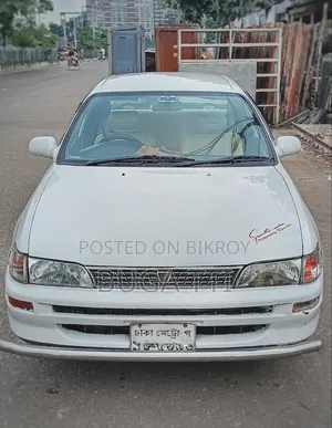 টয়োটা করোল্লা সেডান ১৯৯৫ সাদা