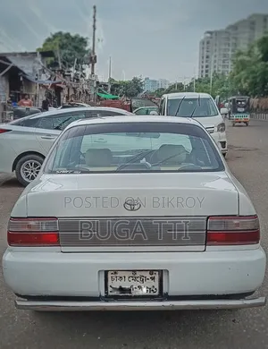 টয়োটা করোল্লা সেডান ১৯৯৫ সাদা