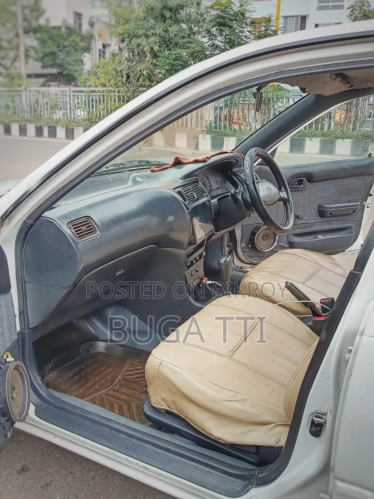 টয়োটা করোল্লা সেডান ১৯৯৫ সাদা