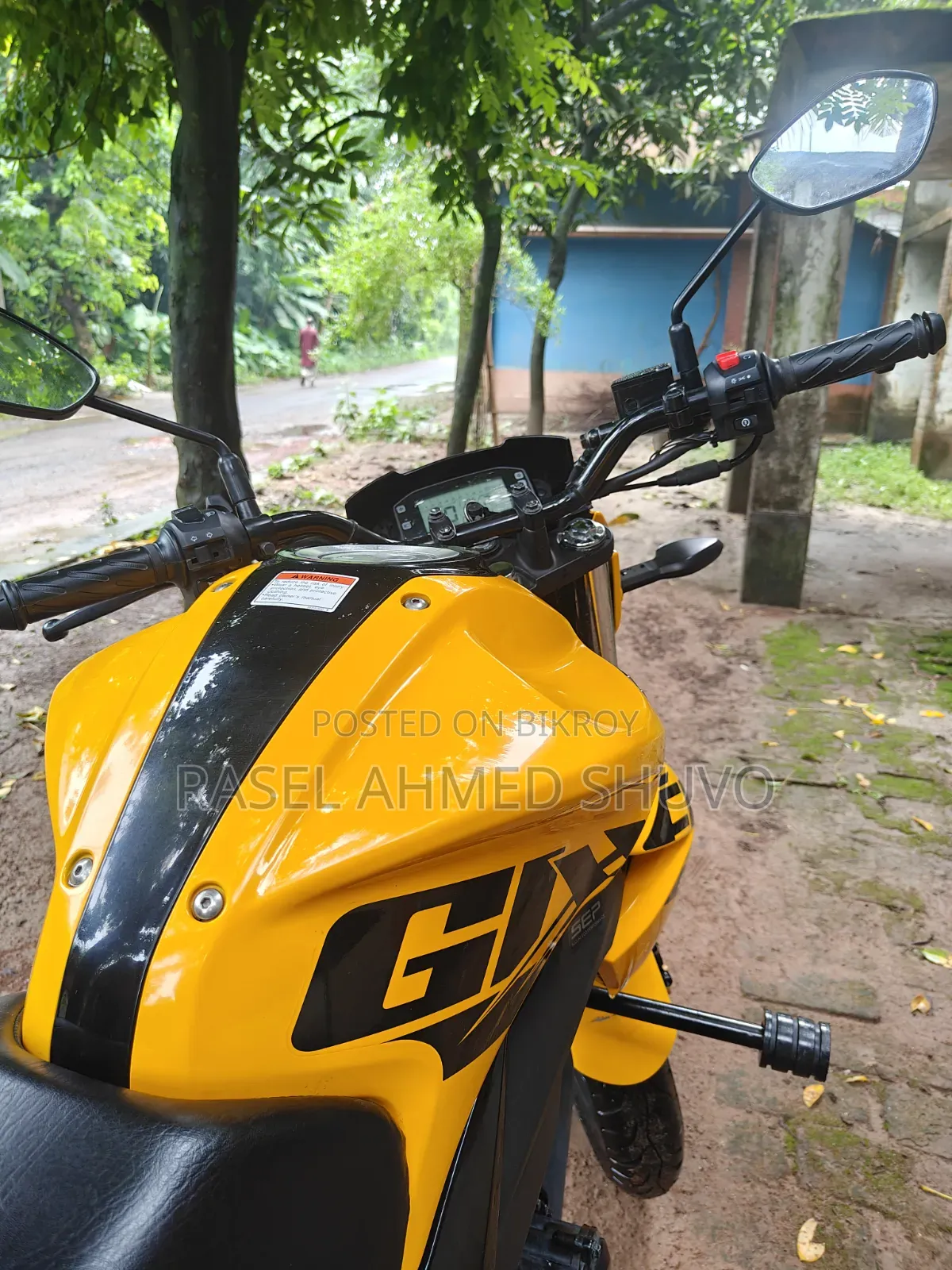 New Suzuki Gixxer 2025 Yellow