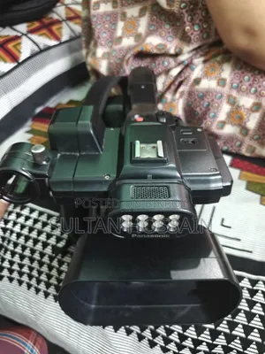 Panasonic HC-pv100 Professional Camcorder