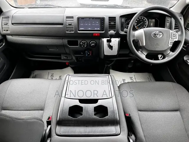 Toyota HiAce 2021 Silver